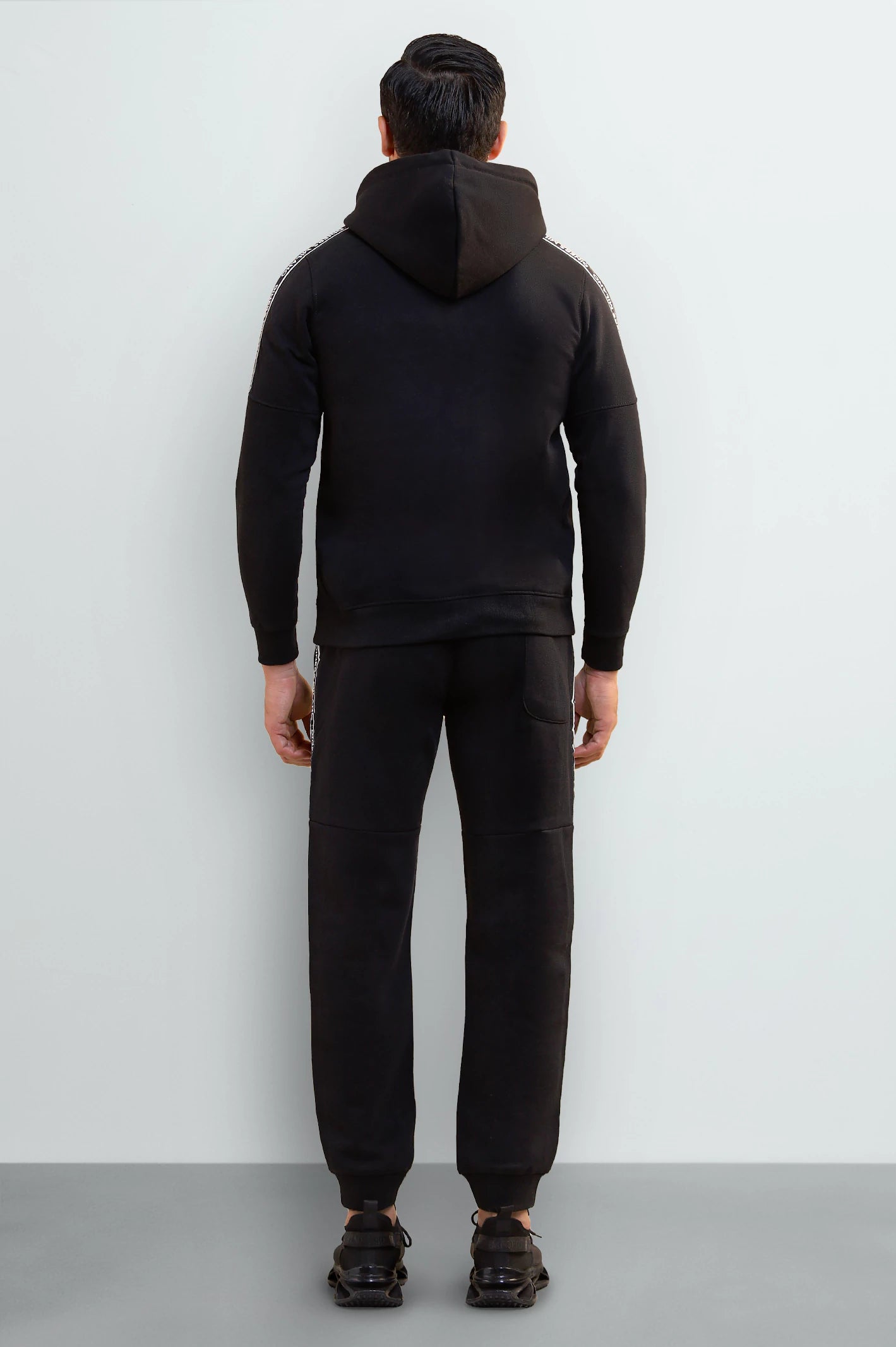 Men's Black Solid Zip-Up Hoodie - Image 4