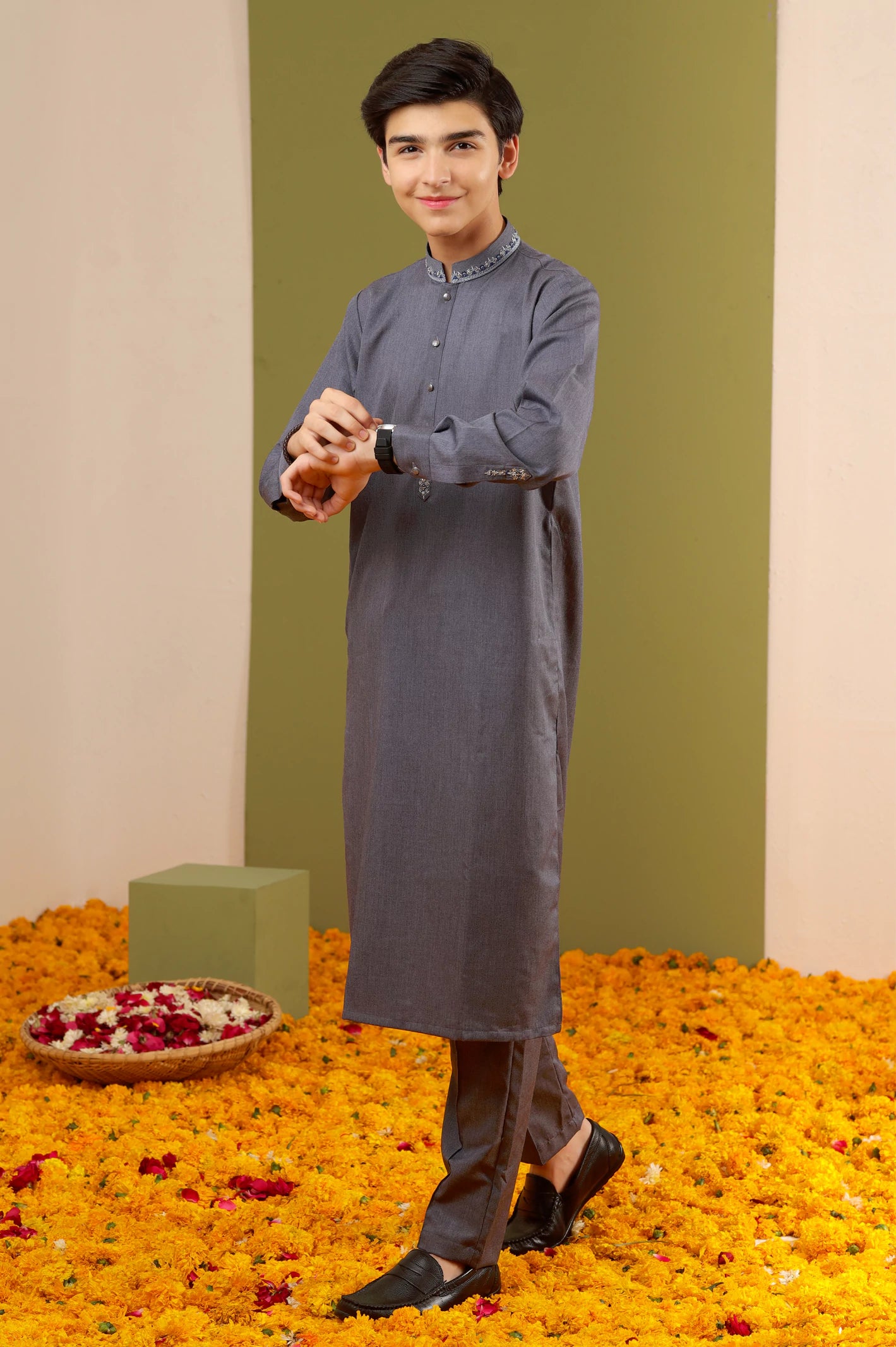 Boys Grey Kurta Pajama - Image 3