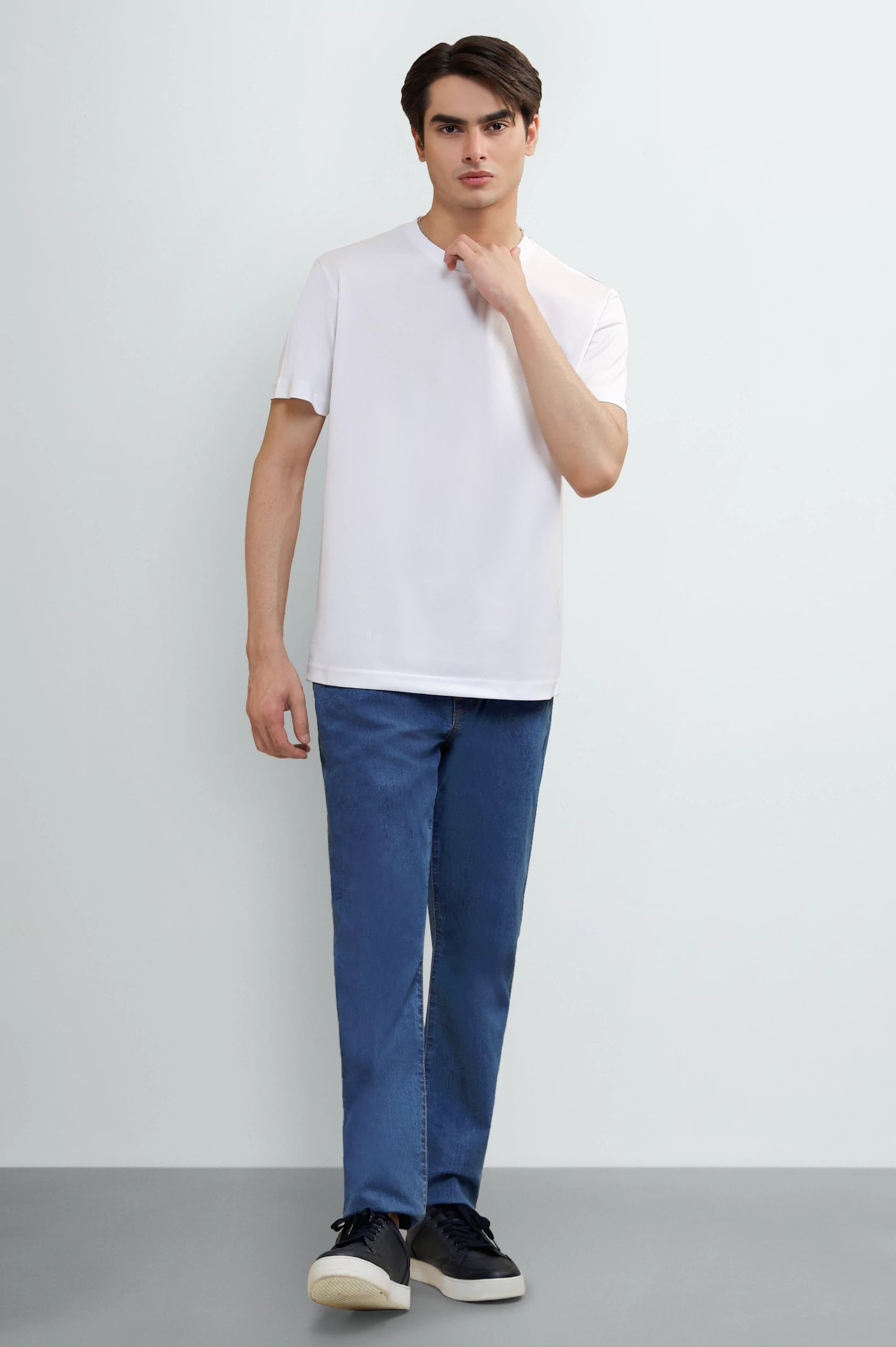 White Basic Crew Neck T-Shirt - Image 2