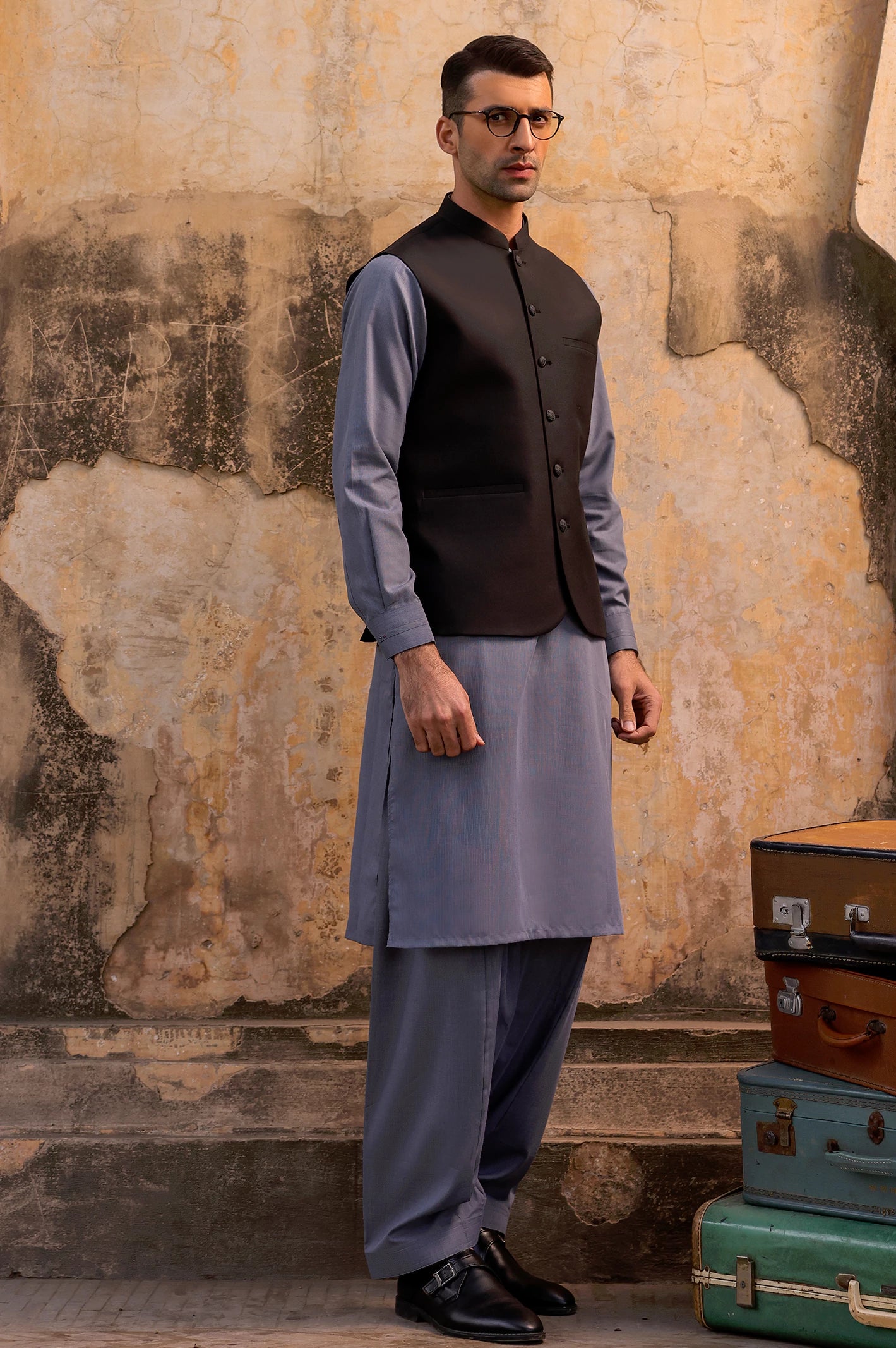 Black Premium Waistcoat - Image 3