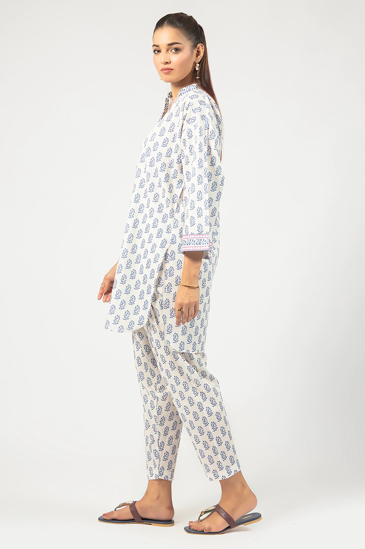 White Printed 2PC - Image 4
