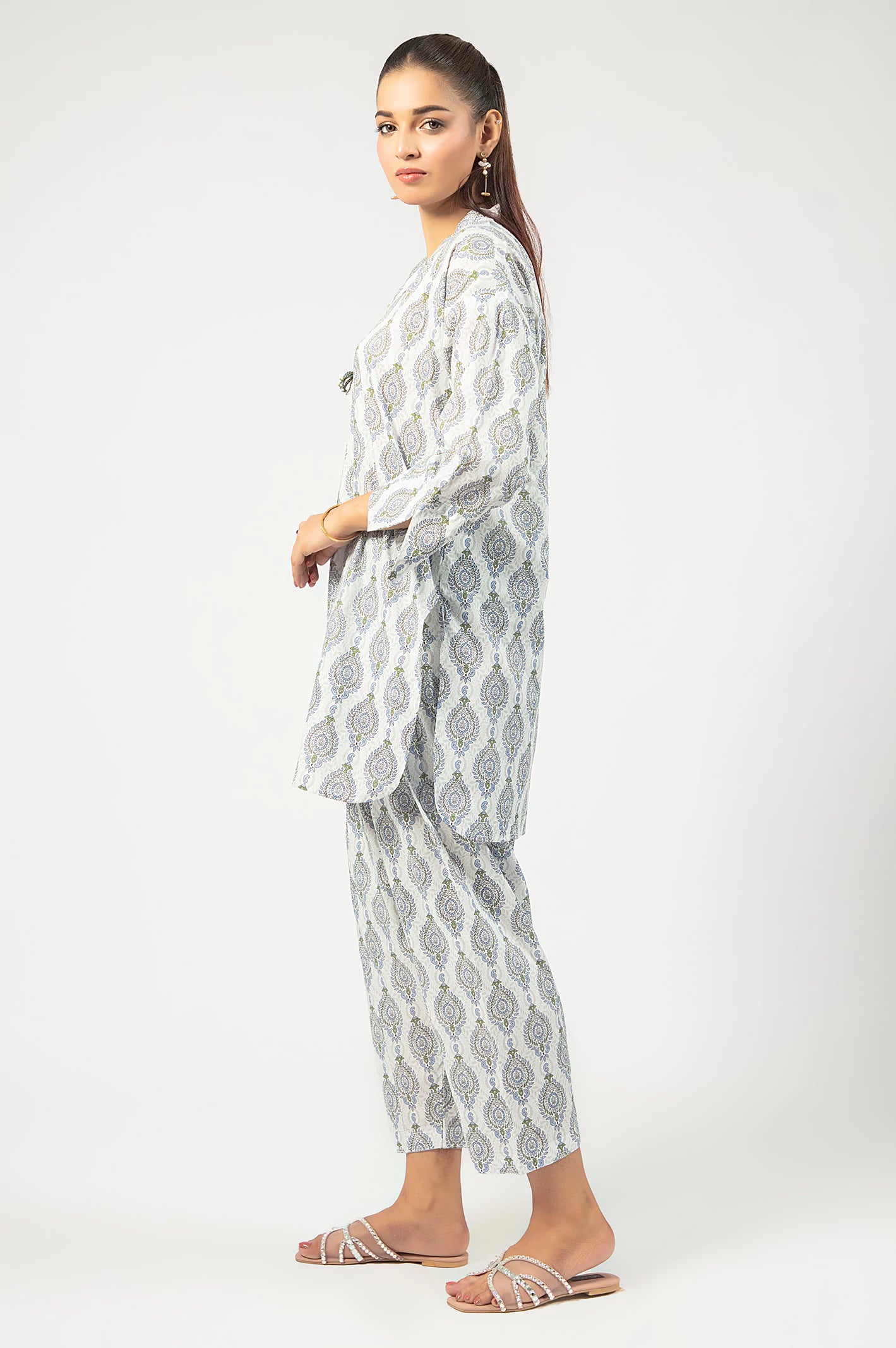 White Printed 2PC - Image 4