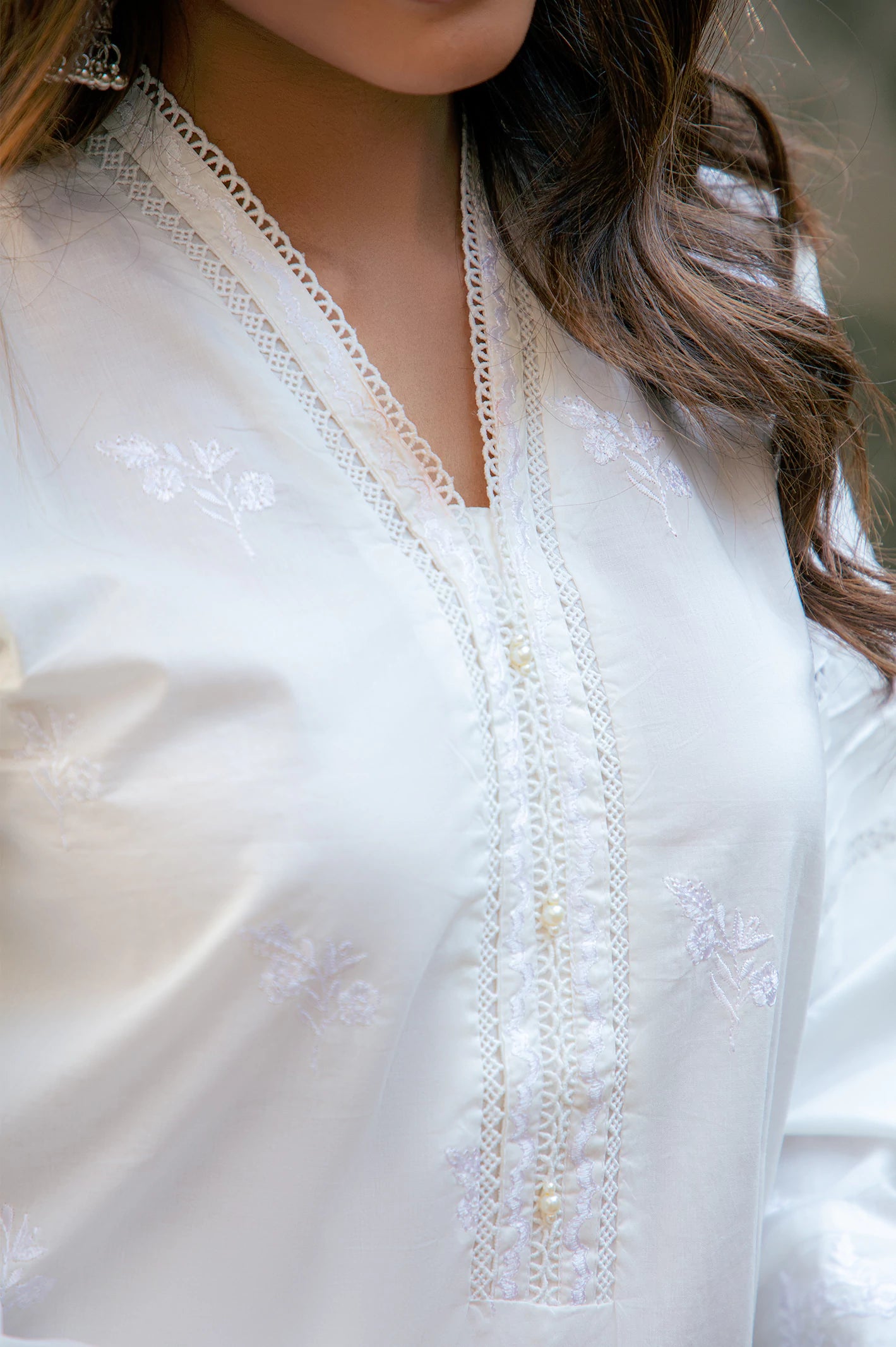 Off White Embroidered Kurti - Image 4