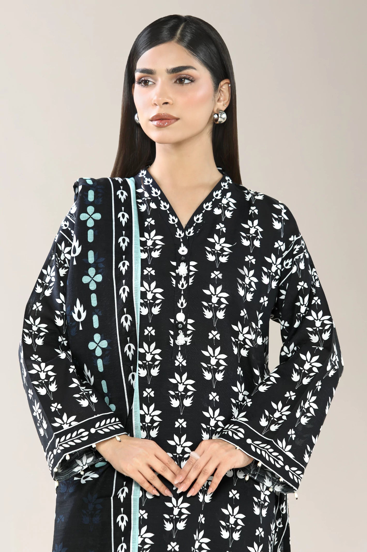 Printed Khaddar-Black Unstitched 3PC - Image 2