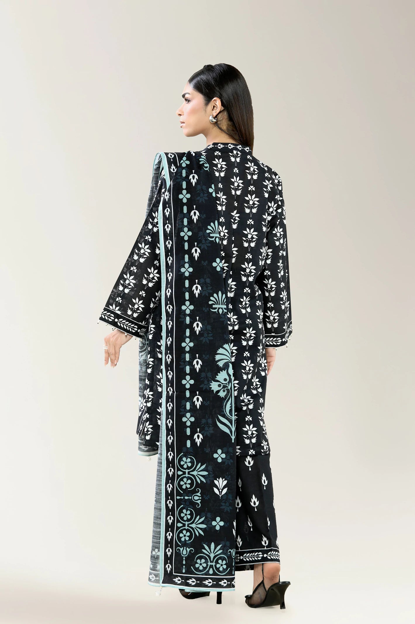 Printed Khaddar-Black Unstitched 3PC - Image 3