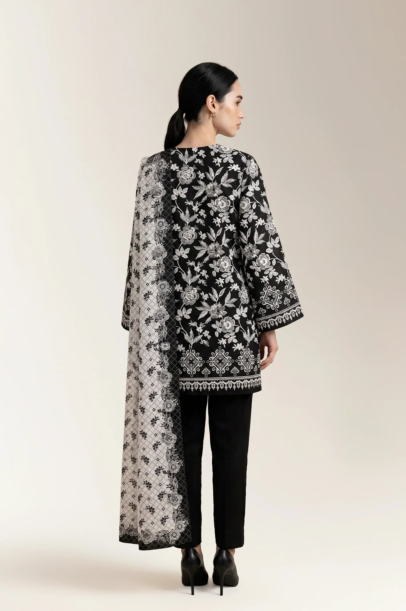 Printed Unstitched 3PC - Image 2